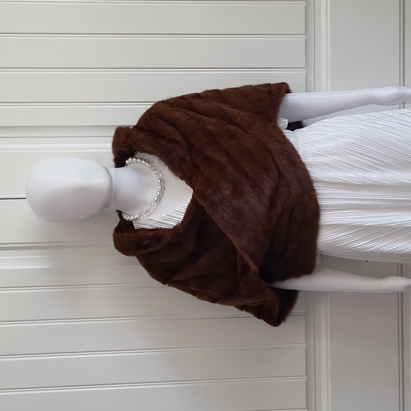 Siberian Fur Stoye Hong Kong Vintage Several Different Styles Cape Fits Most - Picture 6 of 12